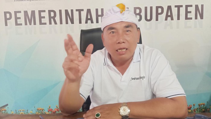 Bupati Jembrana I Nengah Tamba mengaku terkejut dengan permintaan Gubernur Bali Wayan Koster yang memintanya menyukseskan Ganjar Pranowo.