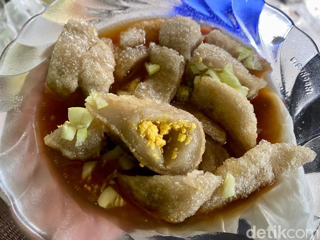 Di Belakang Mall Kota Kasablanka Ada Sop Janda dan Ayam Geprek Viral