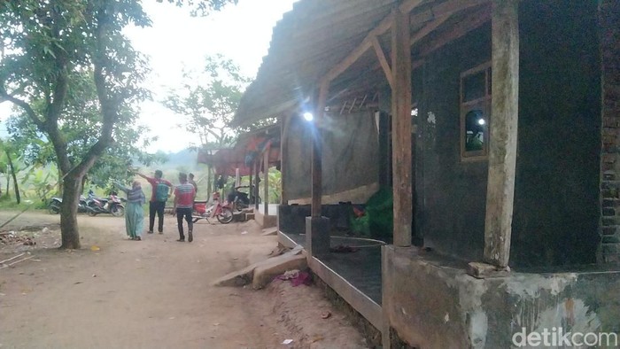 Dusun Balemalang, Balagedong, Majalengka yang unik karena hanya memiliki tujuh rumah