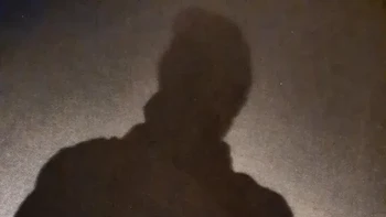 Siapa yang mengira ini bayangan menggunakan sepatu? Foto: Reddit