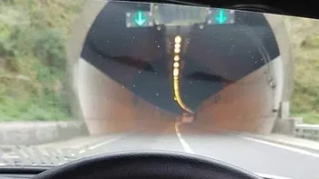 Saat terowongan dikira bokong. Foto: Reddit