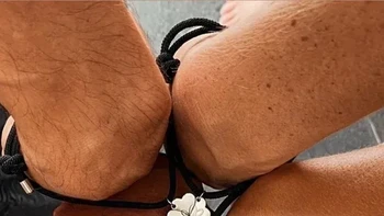 Hayo ini gambar empat tangan loh... jangan salah mengira... Foto: Reddit