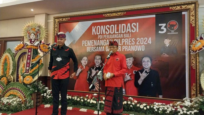 Ganjar Pranowo menegaskan suara pemilih bukan transaksi seperti berdagang menjawab pertanyaan hadiah untuk Koster jika berhasil meraih 95 persen suara.