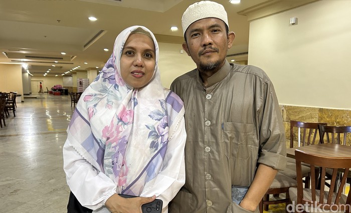 Haji Faisal dan Hajjah Anne (Meliyanti Setyorini)