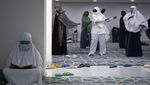 Jaga Kesehatan, Puluhan Jemaah Calon Haji Lansia Senam Bersama