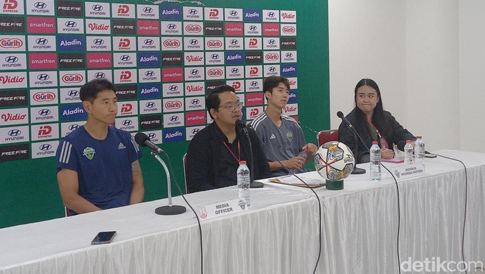 Jumpa pers usai laga Persis Solo vs Jeonbuk Hyundai Motors FC di Stadion Manahan, Sabtu (17/6/2023).