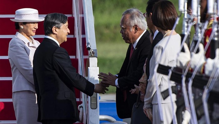 Kaisar Jepang Naruhito melakukan kunjungan ke Indonesia, Sabtu (17/6/2023). Ini menjadi kunjungan kenegaraan pertama ke Indonesia sejak Kaisar Naruhito naik takhta pada 2019 lalu.