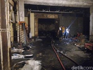 Potret Kebakaran Gudang Sepatu-Sandal di Gorontalo Padam Setelah 34 Jam