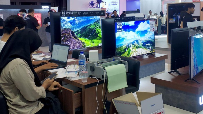 PT. LG Electronics Indonesia mengenalkan varian TV OLED terbarunya di ajang Jakarta Fair 2023, Kemayoran, Jakarta.