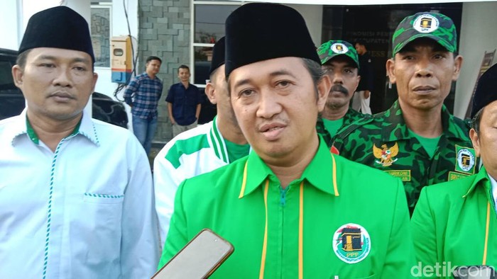 Ketua PPP Bangkalan Ra Hasbullah saat menyampaikan sikap untuk kadernya yang jadi tersangka carok massal.