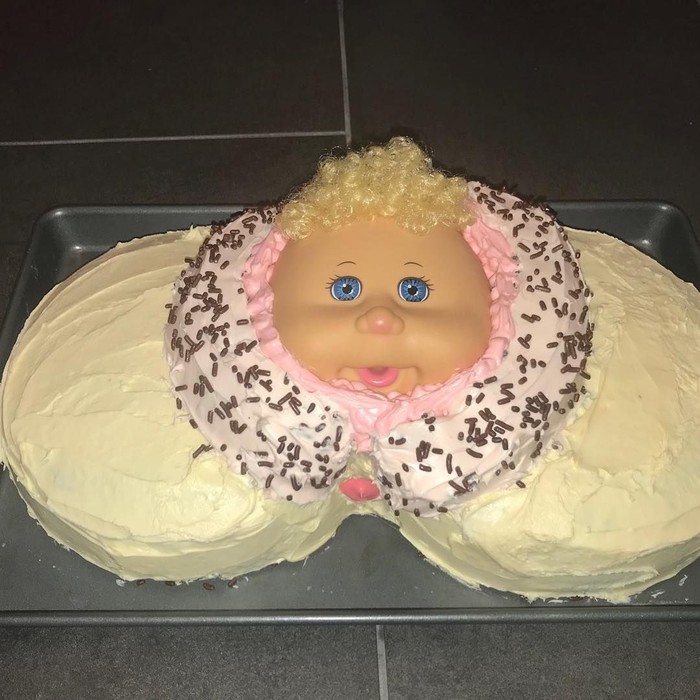 Kocak! Akun Twitter Ini Isinya Foto Kue yang Jelek dan Menyeramkan