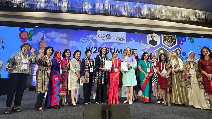 W20 Summit digelar di India. Acara itu juga dihadiri oleh Ketua Umum Kongres Wanita Indonesia (Kowani) Giwo Rubianto Wiyogo.