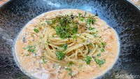 Di menu Datsubo with White Truffle Oil (Rp 105.000), sajian pasta ala Jepang ini memiliki paduan rasa asam segar dari saus tomat homemade kesukaan Raffi Ahmad dan Nagita Slavina. Foto: detikFood