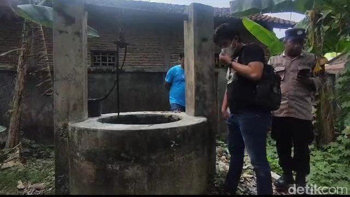 Lokasi penemuan mayat dalam sumur di Desa Puri, Kecamatan Pati, Kabupaten Pati, Sabtu (17/6/2023).