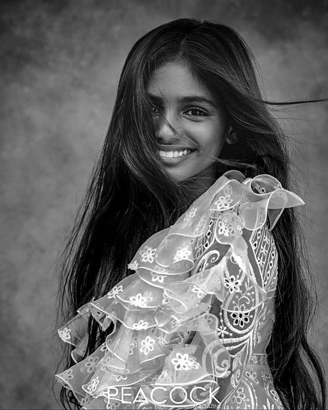 Parasnya yang menawan jadi viral, gadis itu mulai mendapat tawaran pemotretan. Dalam majalah Peacock, Maleesha mendapat julukan The Princess from the Slum atau Putri dari Daerah Kumuh. Foto: Instagram Maleesha Kharwa