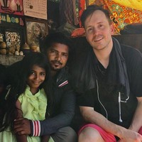 Perjalanan Maleesha Kharwa menjadi seorang model berawal ketika ia ditemukan oleh aktor Hollywood Robert Hoffman pada 2020. Saat itu, Robert yang sedang syuting di daerah kumuh melihat penampakan gadis manis dan mengunggah potretnya di media sosial dan melakukan penggalangan dana. Sejak saat itu, Maleesha mendapat banyak tawaran dari dunia hiburan. Foto: Instagram Maleesha Kharwa