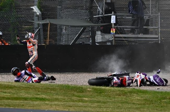 Marc Marquez hantam Johann Zarco di MotoGP Jerman.