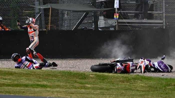 Marc Marquez hantam Johann Zarco di MotoGP Jerman.