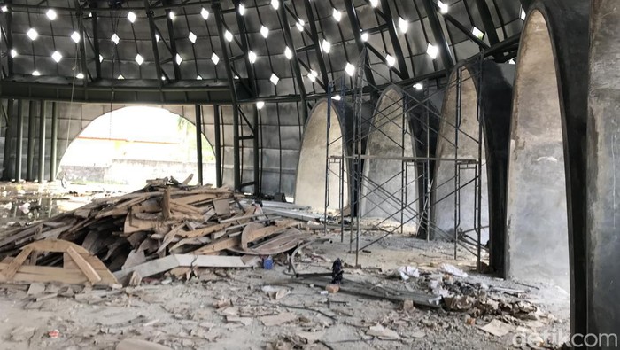 Proses pembangunan Masjid Agung Kubah Timah Pangkalpinang.