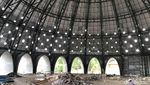 Wajah Masjid Agung Kubah Timah yang Berdampingan dengan Gereja