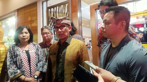 Menteri Pariwisata dan Ekonomi Kreatif (Menparekraf), Sandiaga Salahuddin ketika ditemui di Nusa Dua, Badung, Bali pada Sabtu (17/6/2023) malam. (Ni Made Lastri Karsiani Putri-detikBali)