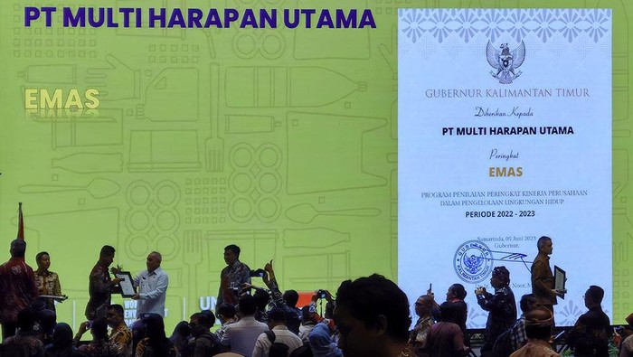 Pemprov Kalimantan Timur memberi penghargaan Program Penilaian Peringkat Kinerja Perusahaan (Proper) kategori Emas kepada PT Multi Harapan Utama (MHU).