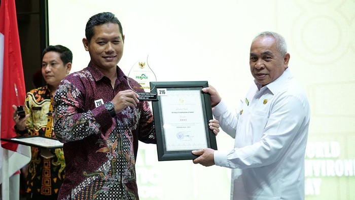 Pemprov Kalimantan Timur memberi penghargaan Program Penilaian Peringkat Kinerja Perusahaan (Proper) kategori Emas kepada PT Multi Harapan Utama (MHU).