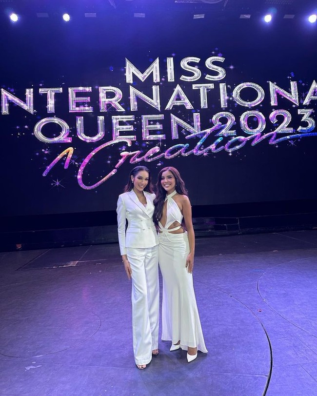 Begini penampilannya dalam pemotretan Miss International Queen 2023 menggunakan dress keluaran Ivan Gunawan.Foto: Instagram