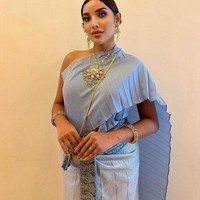 Pacar Lionel Lee tersebut juga berkesempatan untuk mencoba busana tradisional Thailand.Foto: Instagram