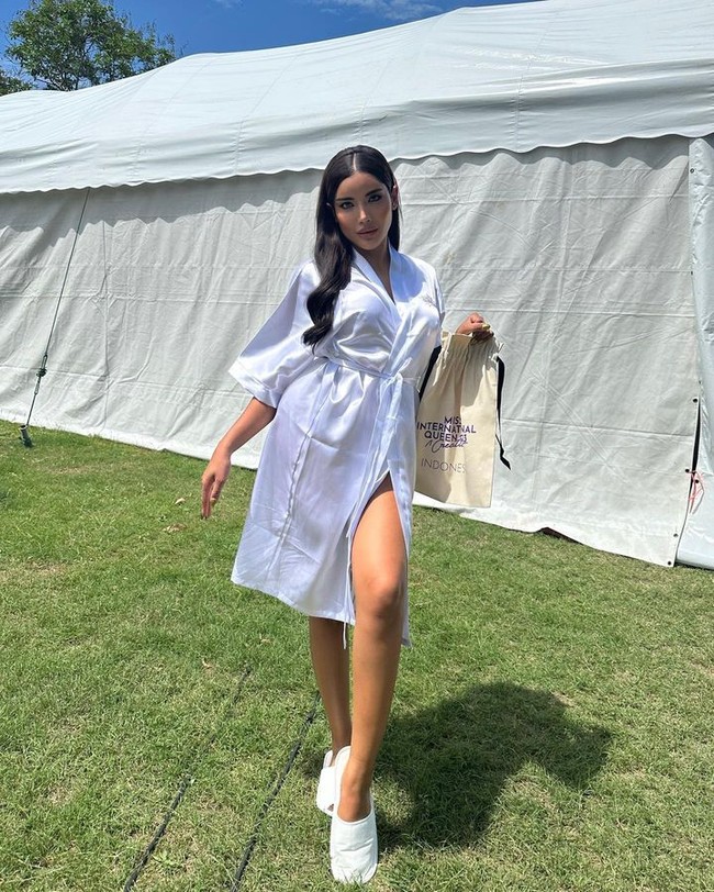 Meski kehadirannya dalam ajang kecantikan transgender mengundang kontroversi, Millen Cyrus terlihat tetap bersemangat saat bersiap mengikuti acara fashion show yang tayang malam ini. Are you ready for tonight? tulisnya di Instagram.Foto: Instagram