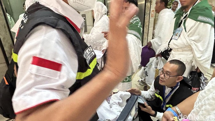 Momen Kedatangan Jemaah Haji Gelombang Pertama dari Madinah di Makkah