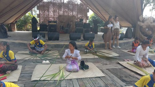 Sebanyak 30 anak-anak beradu terampil ngulat janur dalam lomda seni dan budaya rangkaian pre-event Festival Jatiluwih.