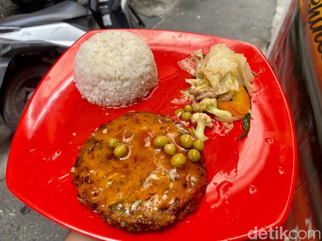 Ngumpet di Dalam Gang, Kedai Bakmi Bangka Ini Jadi Incaran Karyawan Kantoran