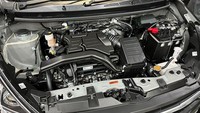 Mobil ini dibekali mesin 3 silinder 1KR-VE DOHC 12 Katup, Electronic Fuel Injection dengan VVT-i. Mesin berkapasitas 998 cc itu mampu menyemburkan tenaga maksimal hingga 50 kW (67 HP) pada 6.000 rpm dengan torsi maksimal 91 Nm pada 4.400 rpm. Foto: Pandulaju Malaysia