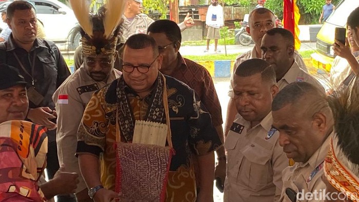 Pj Gubernur Papua Barat Daya Muhammad Musaad hadir ditengah-tengah masyarakat.