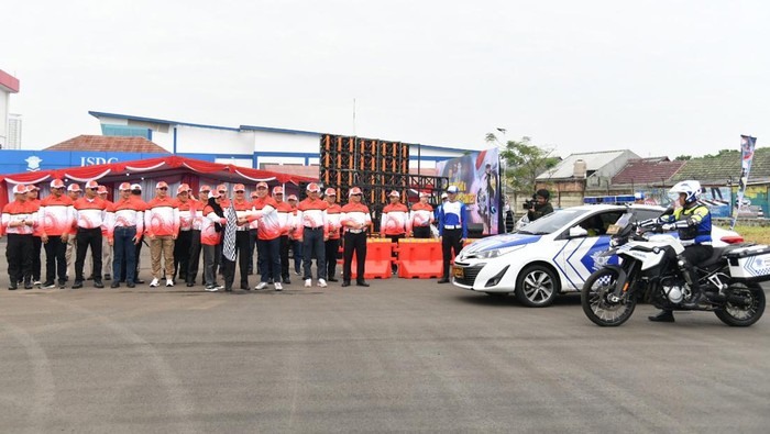 Polri menggelar perlombaan Safety Driving dan Safety Riding
