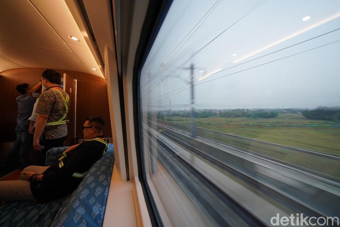 Potret Uji Coba Kereta Cepat Jakarta Bandung tembus 300 Km/Jam (Doc. PT KCIC).
