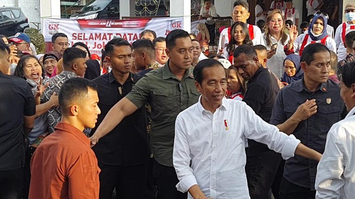 Presiden Jokowi di acara hari jadi ke-11 Komunitas Relawan GK Center