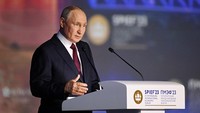 Ditegaskan Putin bahwa pengerahan ini menjadi peringatan bagi negara-negara Barat yang mempersenjatai dan mendukung Ukraina. Sputnik/Ramil Sitdikov/Host photo agency via Reuters.