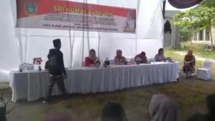 Reses anggota DPRD Sumut Sri Kumala di Asahan viral karena marahi mahasiswa. (Foto: Istimewa)