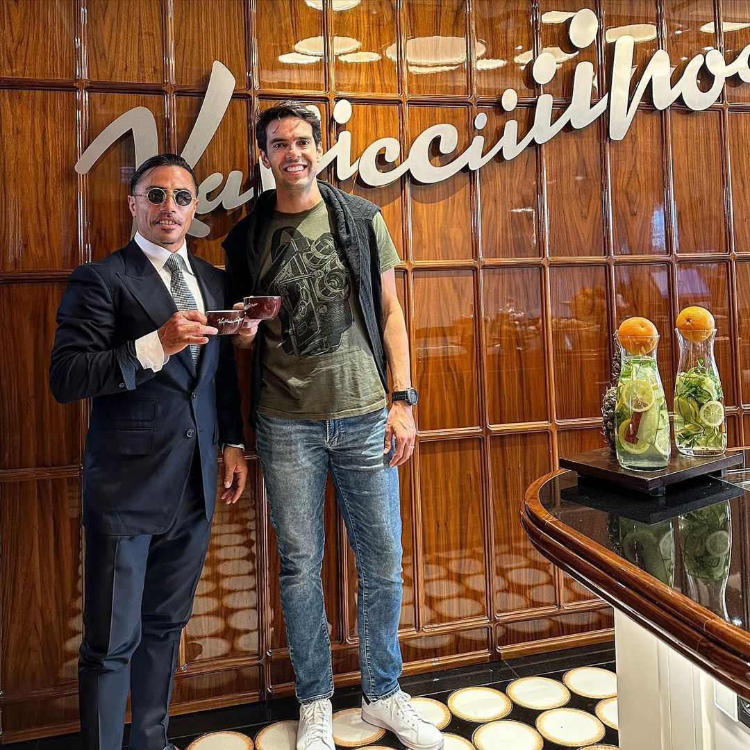 Salt Bae dapat kunjungan Ricardo Kaka di coffee shop miliknya