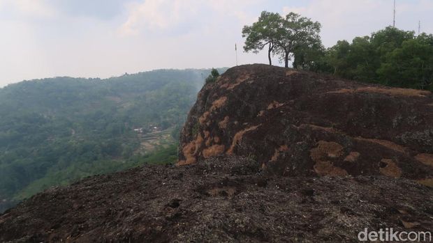 Suasana di kawasan Kampung Pitu, Pedukuhan Nglanggeran Wetan, Kalurahan Nglanggeran, Kapanewon Patuk, Kabupaten Gunungkidul, Jumat (16/6/2023).