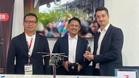 Penandatanganan perjanjian kerjasama itu dilakukan disela-sela Heli Expo Asia (Hexia) 2023 di CHP Tangerang, Banten pada Sabtu (17/6/2023) oleh Direktur Marketing dan Pengembangan Bisnis PT Whitesky Aviation Ari Nurwanda (kiri) bersama Sales Manager Australia & New Zealand dan South Africa Rotortrade Marcello Carrado Salati (kanan) disaksikan CEO and Founder Whitesky Group Denon Prawiraatmadja (tengah).