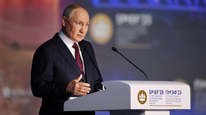 Russian President Vladimir Putin delivers a speech during a session of the St. Petersburg International Economic Forum (SPIEF) in Saint Petersburg, Russia, June 16, 2023. Sputnik/Ramil Sitdikov/Host photo agency via REUTERS- FILE PHOTO