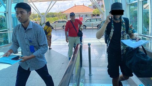 WNA Palestina dideportasi setelah menjalani detensi dan pidana penjara selama 1,5 tahun akibat membeli dna mengonsumsi sabu di Kuta.