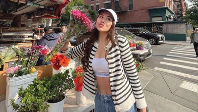 6 Gaya Aaliyah Massaid di Amerika, Cantiknya Bikin Pangling