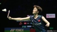 Di gim pertama, Chen Yu Fei menang atas Carolina Marin dengan skor 21-18.