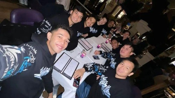 Kompaknya Anthony Ginting Saat Makan Malam Bareng Timnas Indonesia