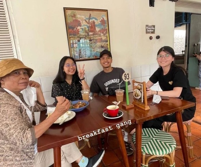Kompaknya Anthony Ginting Saat Makan Malam Bareng Timnas Indonesia