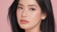 Titi Kamal menjadi mirip wanita asal Korea setelah fotonya diedit. Foto: Instagram